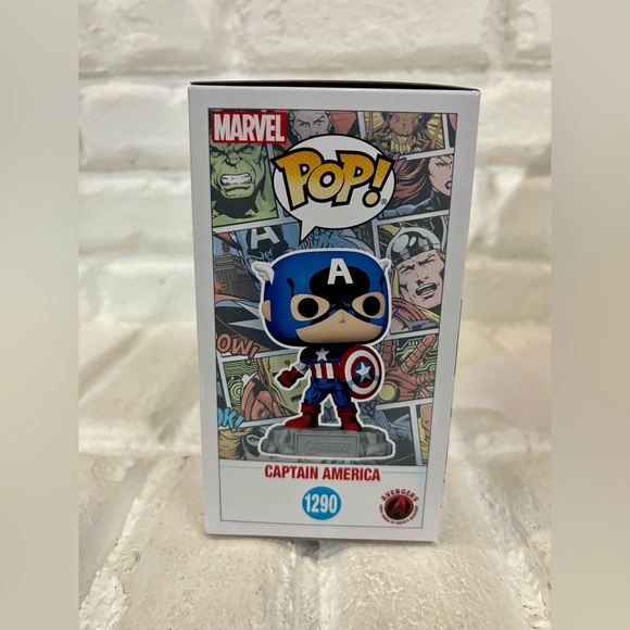 Captain America with Pin - Picture 3 of 6